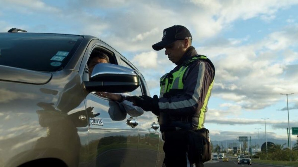 La medida de restricción vial se aplica de lunes a viernes en la capital para reducir la congestión vehicular.