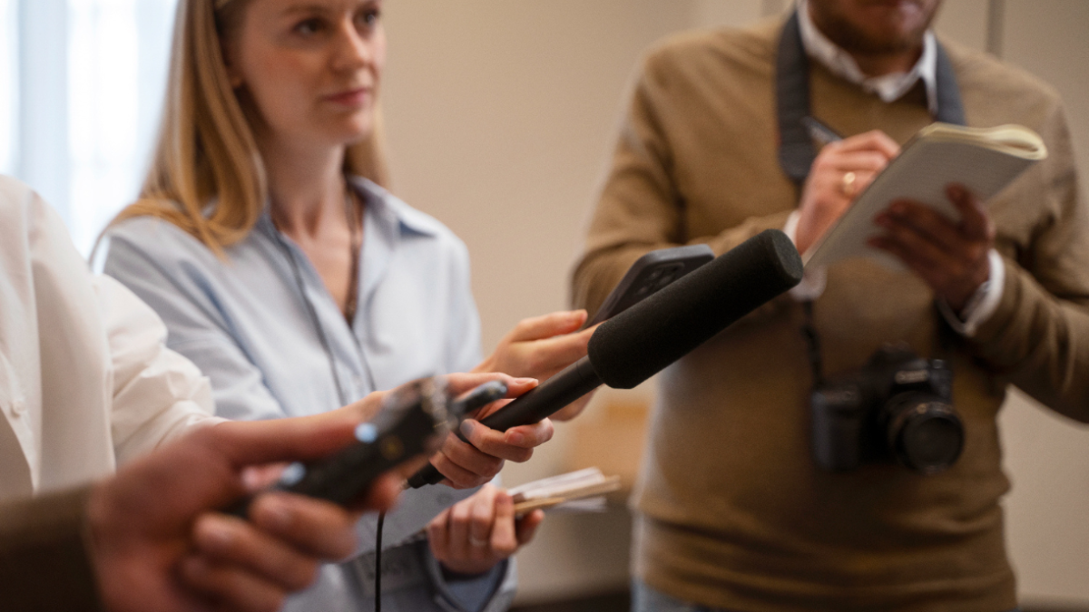 Imagen simbólica sobre libertad de expresión y periodismo.