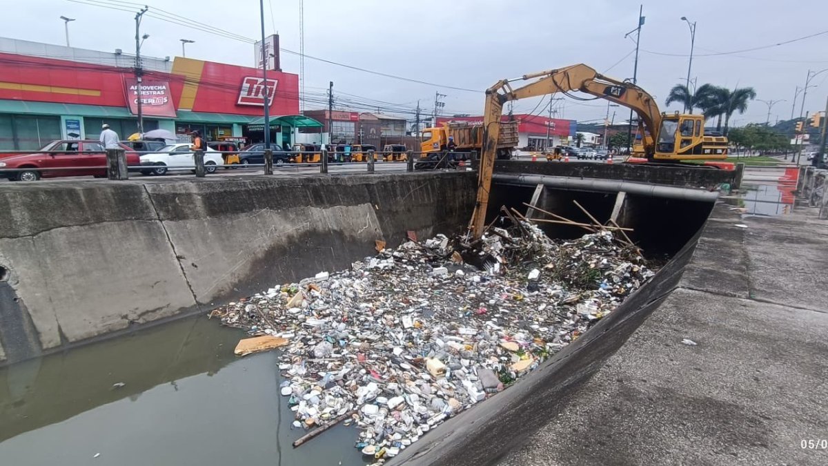 El canal ubicado en Mucho Lote es uno de los más conflictivos