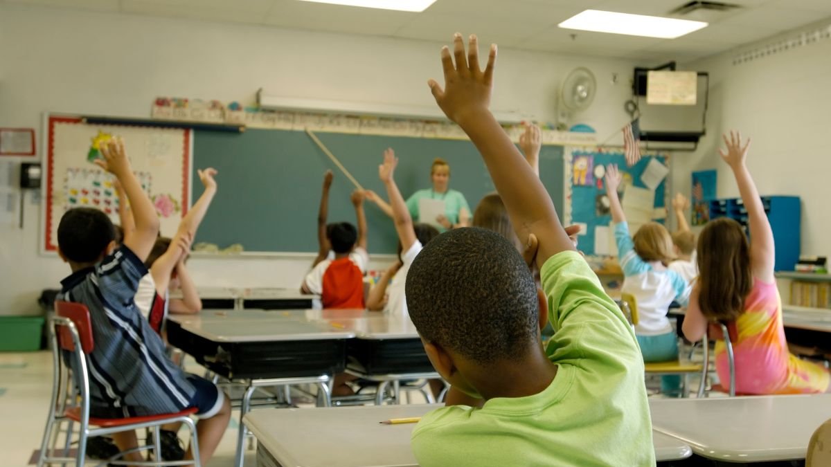 Referencial. Estudiantes regresan a clases este lunes 6 de enero.