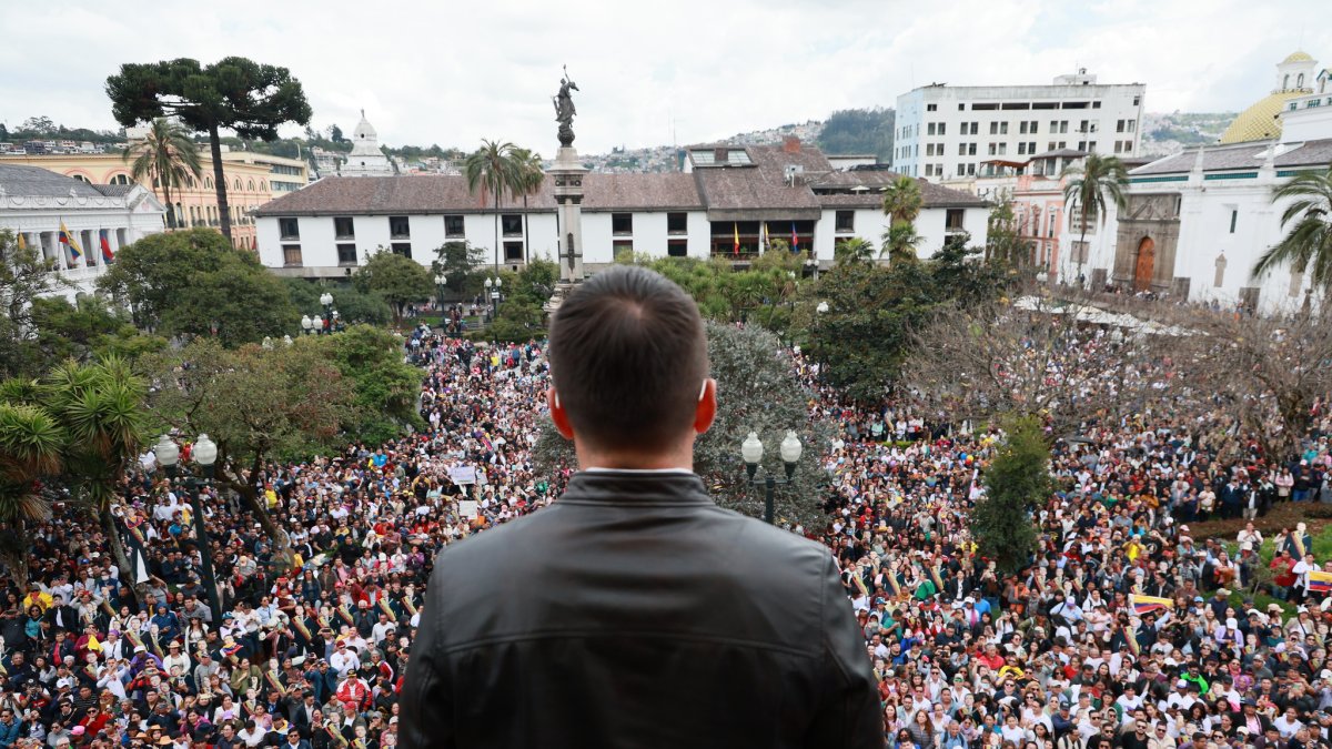 Daniel Noboa ofreció un discurso el domingo pasado cuando inició la campaña electoral