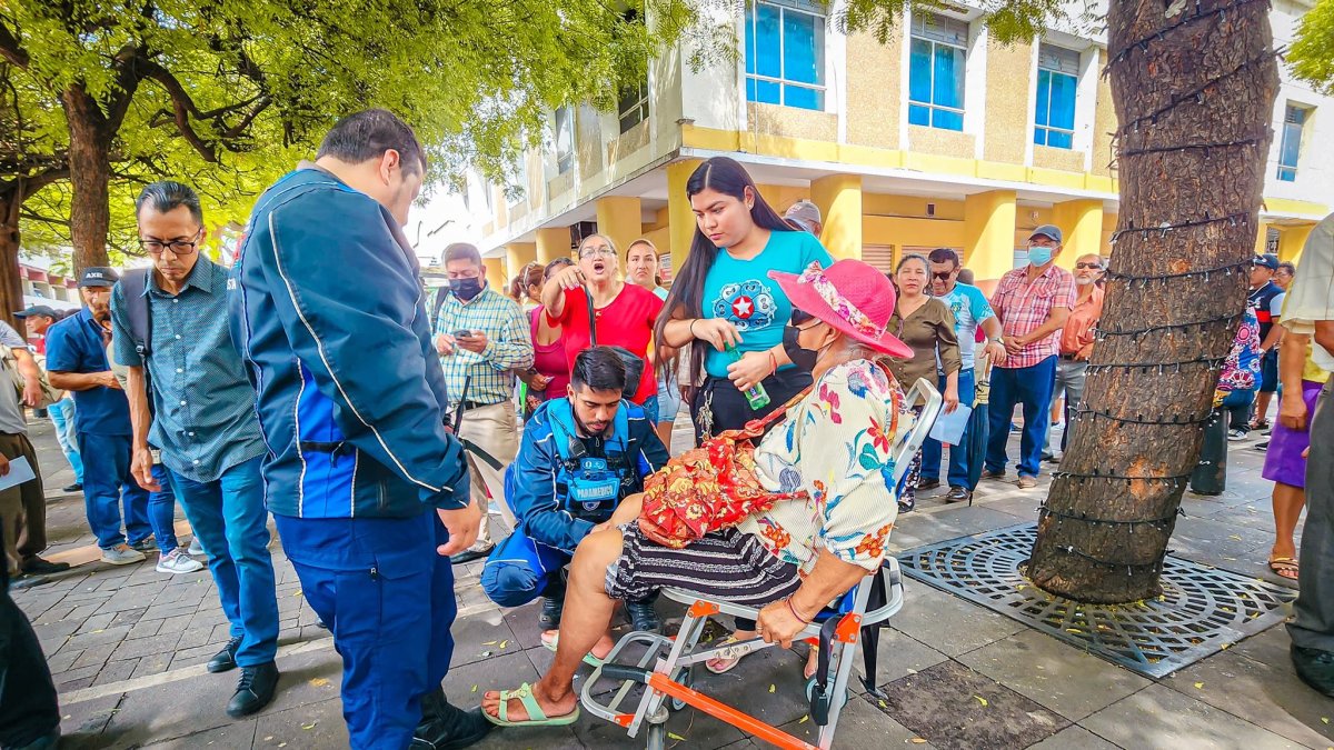 Paramédicos están listos para atender a los guayaquileños en caso de una emergencia.