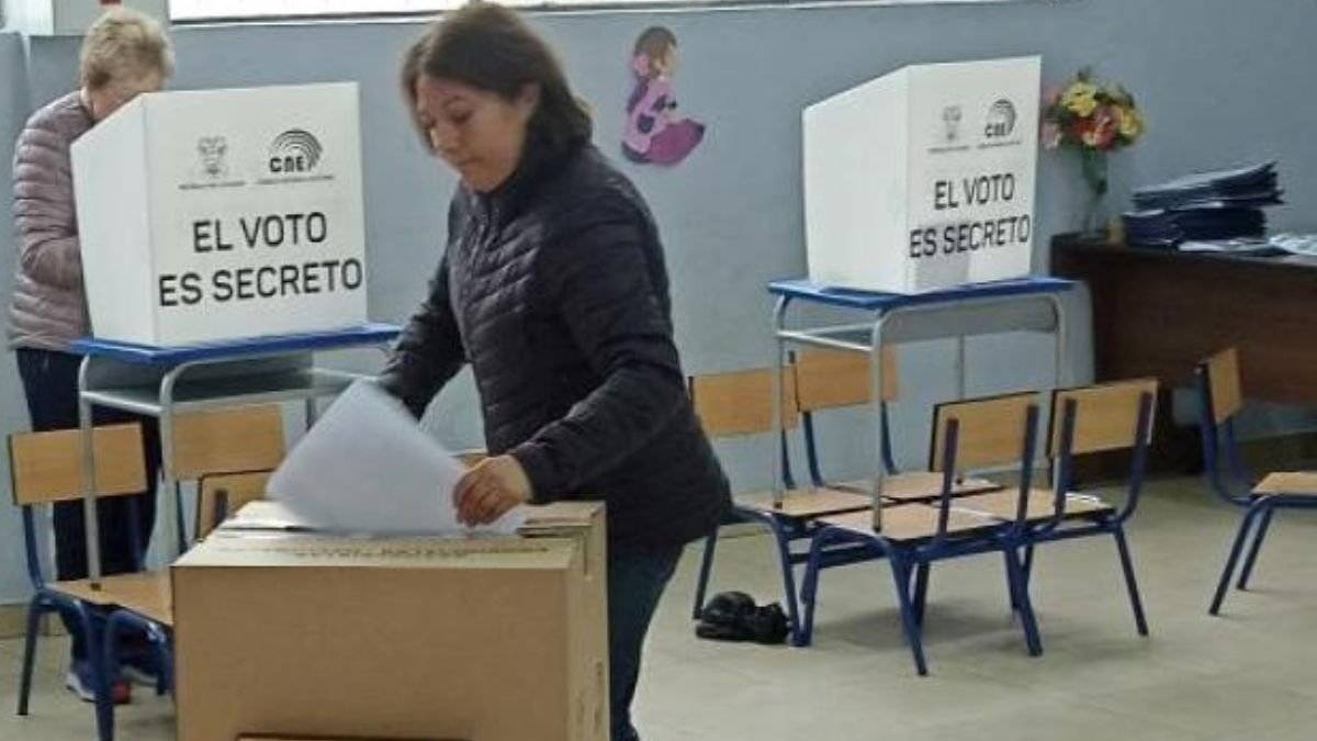 Referencial. El 9 de febrero más de 13 millones de ecuatorianos deberán votar por varias autoridades a nivel nacional.