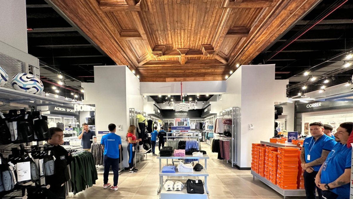 La firma abrió su cuarto local en el centro de Santiago de Chile.