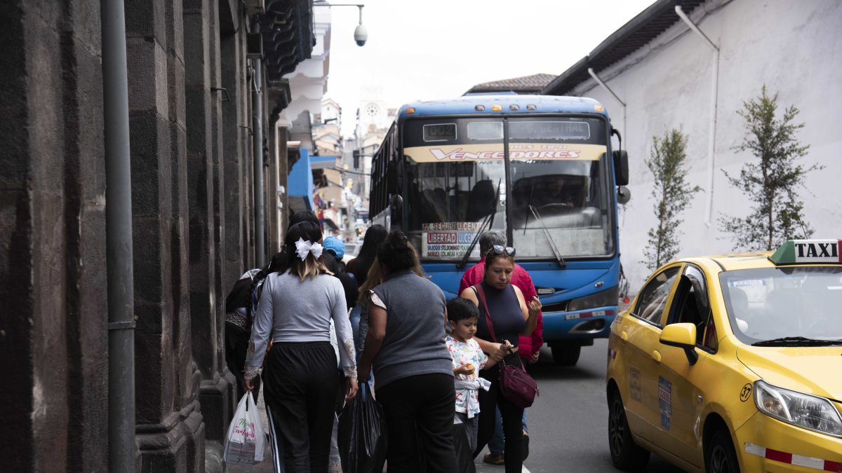 La medida está vigente para autos y motos. No aplica para personas con discapacidad o de la tercera edad.