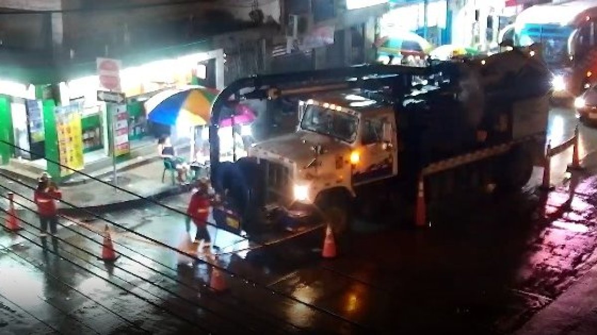 Proceso. En la ciudad de Guayaquil se ejecutaron limpieza de alcantarillas y sumillas.