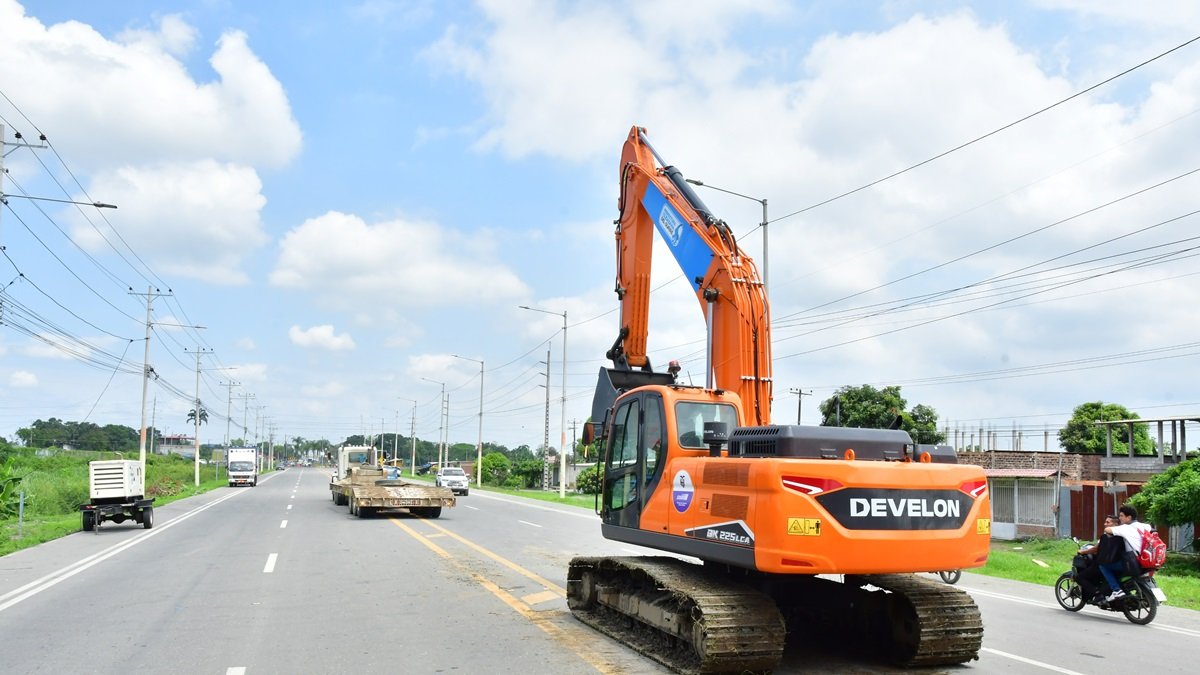 Maquinaria pesada de la Prefectura del Guayas fue trasladada a la parroquia Virgen de Fátima, en Yaguachi, donde se prevé realizar trabajos para el Quinto Puente.
