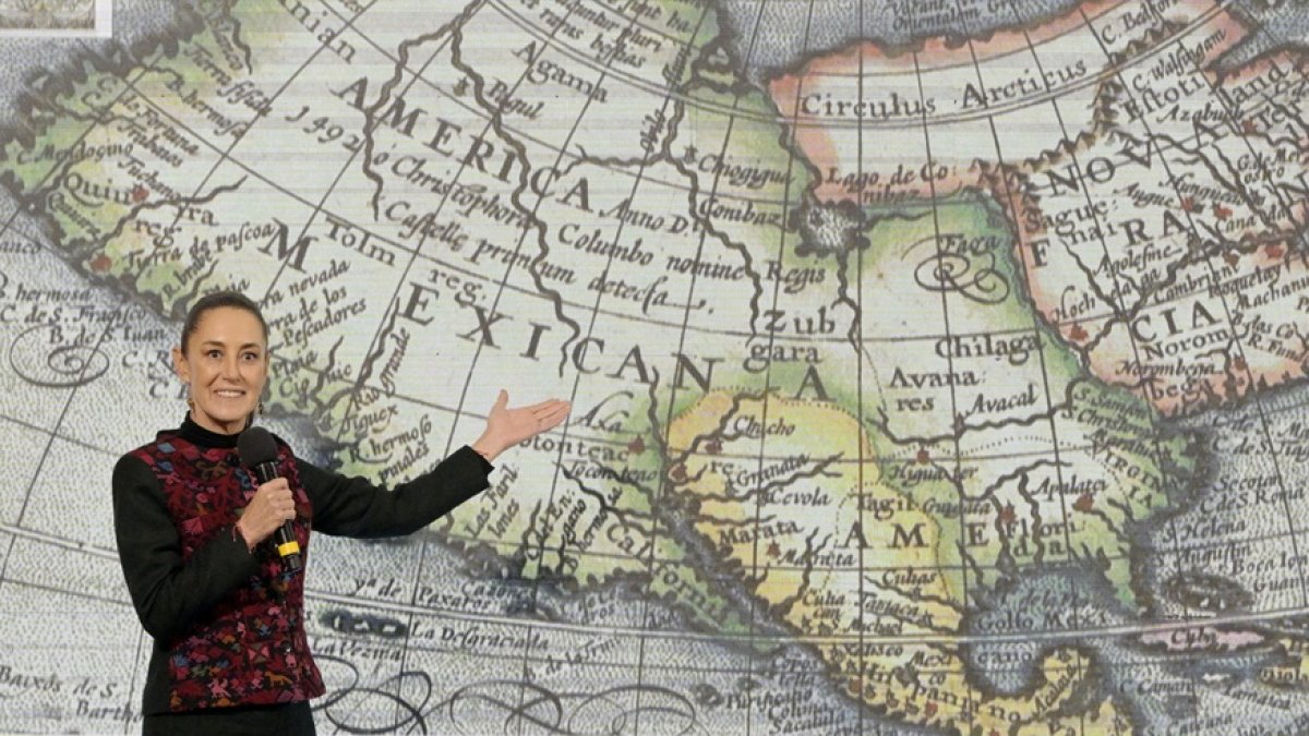 La presidenta de México, Claudia Sheinbaum, habla durante su conferencia diaria en el Palacio Nacional en la Ciudad de México el 8 de enero de 2025.