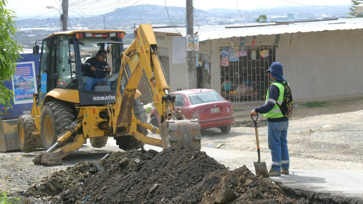 Los trabajos en la vía principal de la cooperativa San Francisco, en el kilómetro 17 de la vía Daule, ya iniciaron.