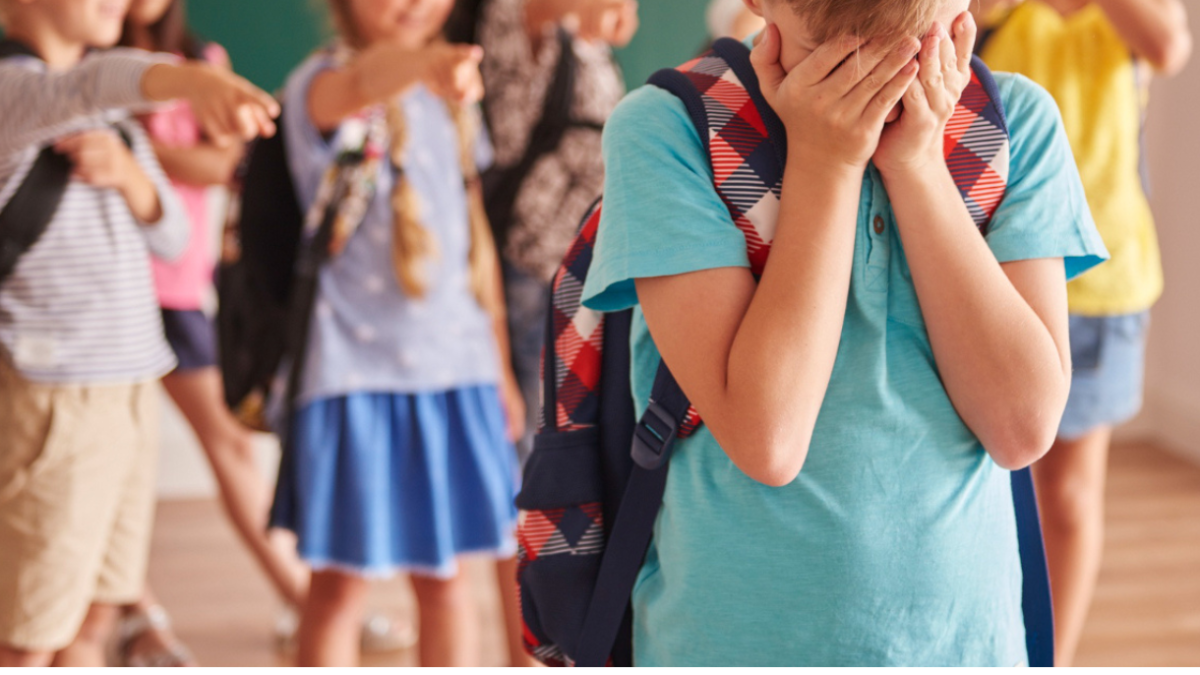 Foto referencial de discriminación en una escuela.