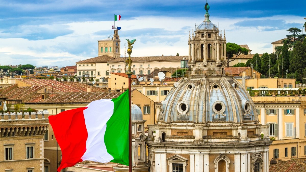 Italia abre sus puertas: empleo con beneficios y experiencia única para jóvenes extranjeros.