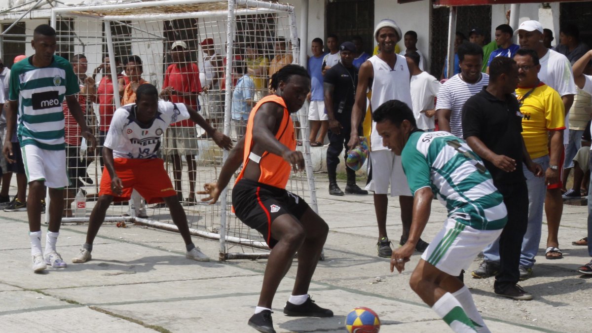 Felipe Caicedo en el 2012 fue a jugar un partido en la Penitenciaria del Litoral al norte de Guayaqui.Archivo