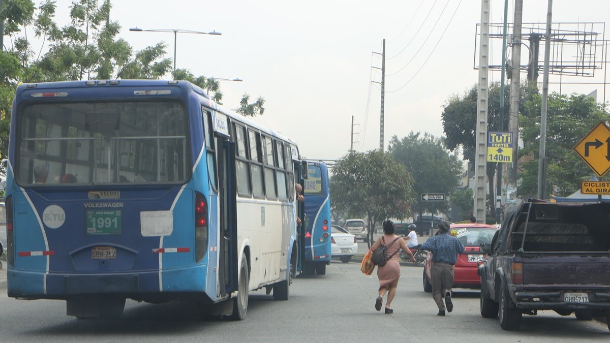 Buses pertenecientes al Sistema de Transporte Urbano (SITU) de Guayaquil.