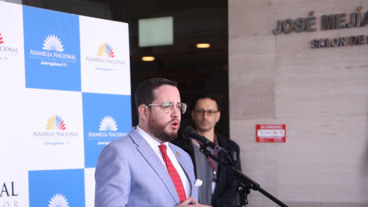 El secretario General de la Asamblea, Alejandro Muñoz se refirió a la devolución del oficio sobre Decreto 500 y encargo de la Presidencia