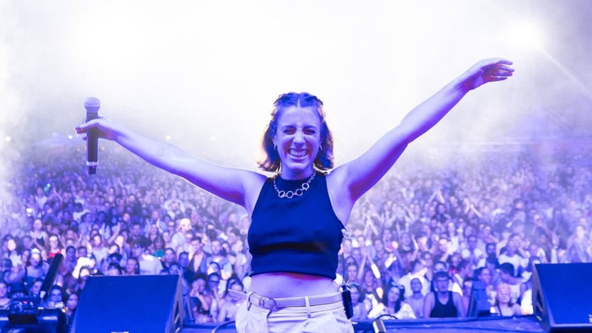 Laura Esquivel tiene 30 años.