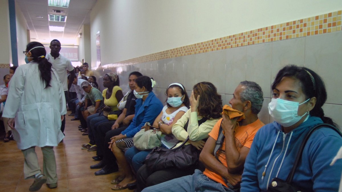 Varios guayaquileños han asistido, en estas últimas semanas, a diferentes casas de salud debido a que presentan dolencias gástricas o respiratorias.