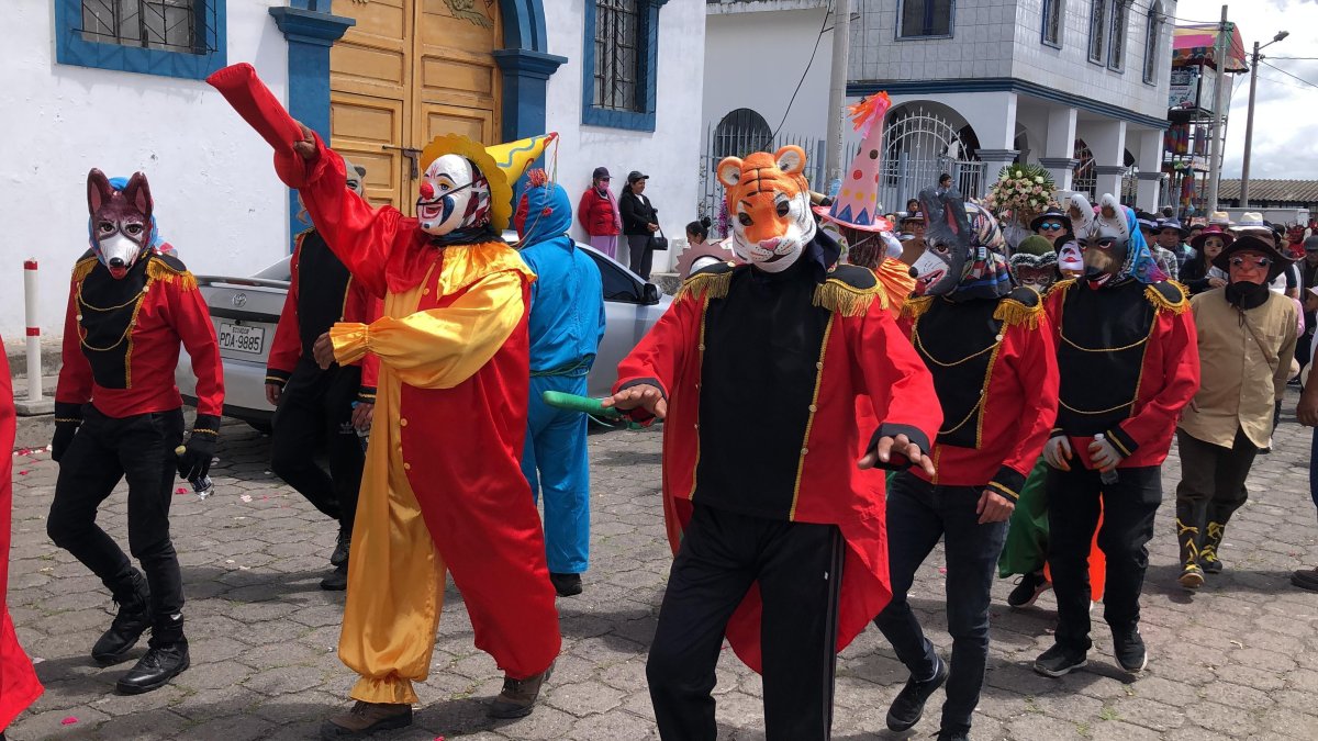 sta tradición no solo fortalece los lazos comunitarios, sino que también permite preservar una cultura rica en simbolismos y valores.