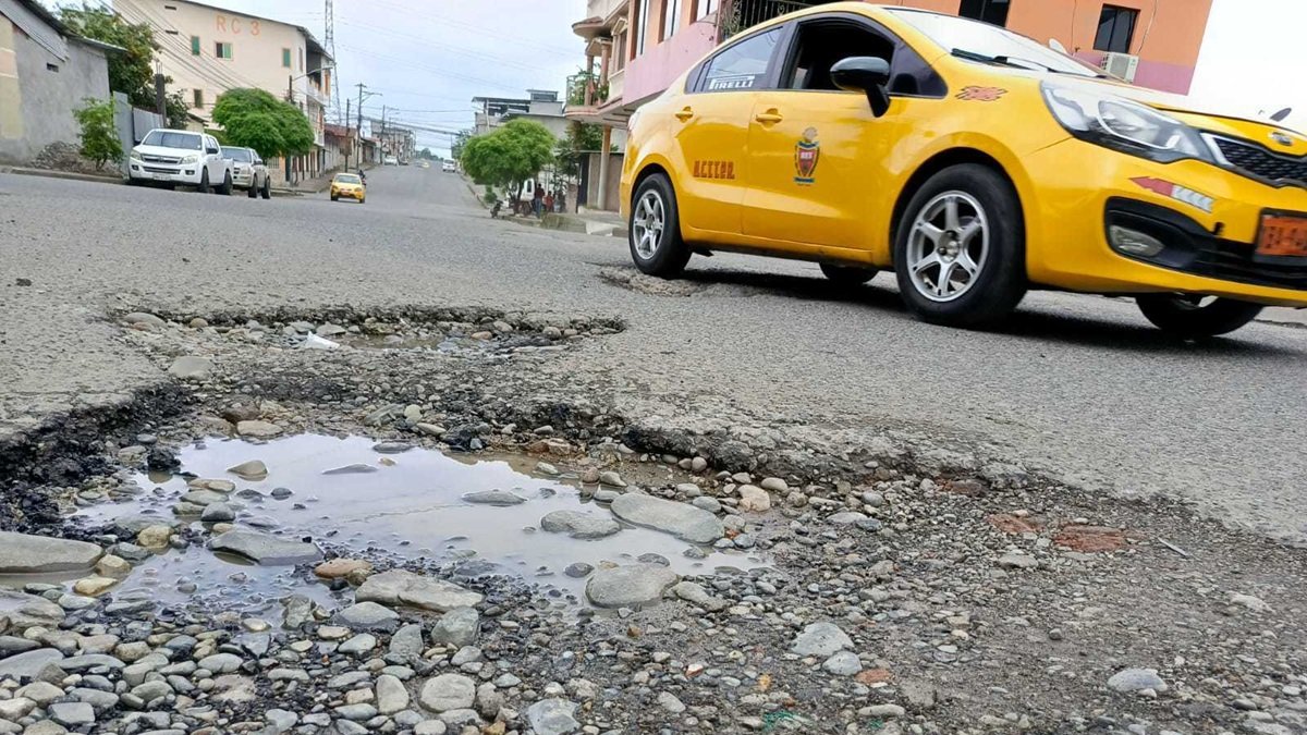 Queja. Así permanece desde hace meses la avenida Patria Nueva, una de las más transitadas de la ciudad.