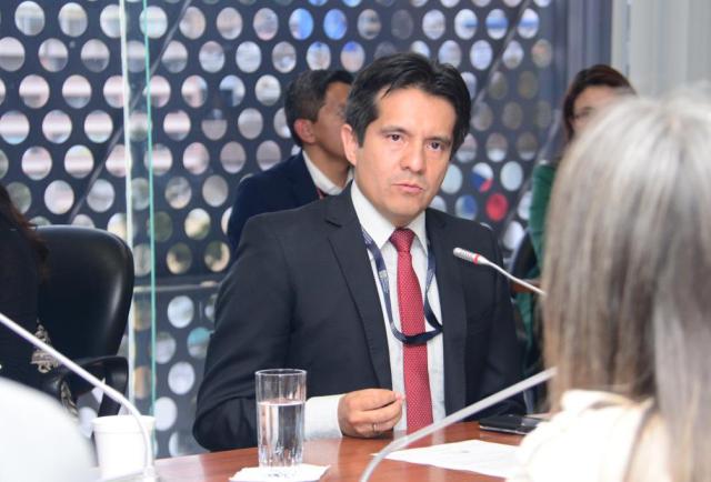 Daniel Falconí dejó el viceministerio de Finanzas y lo reemplaza Gary Coronel