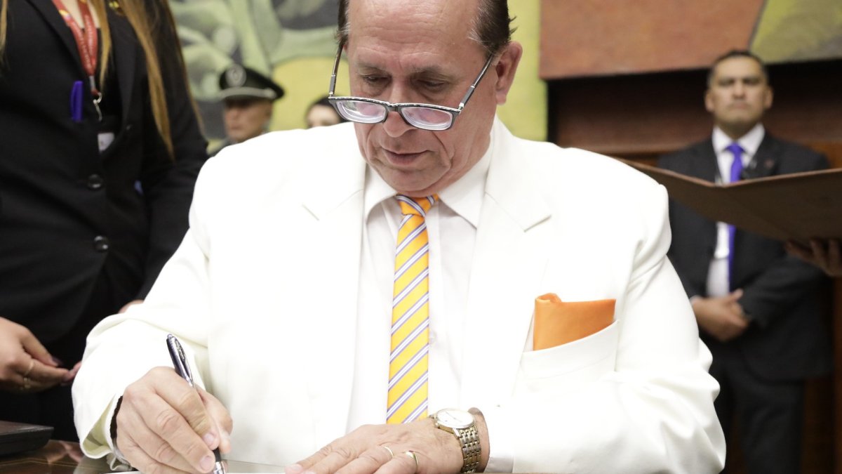 Eduardo Franco Loor fue denunciado en el TCE por dos asambleístas de ADN. El consejero está en Venezuela.