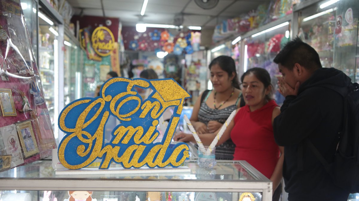 Festejo. Los locales para hallar recuerdos son los más visitados en la ciudad.