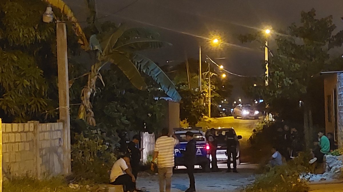 La Policía llegó a la escena del crimen. Entre los habitantes predominaba el miedo.