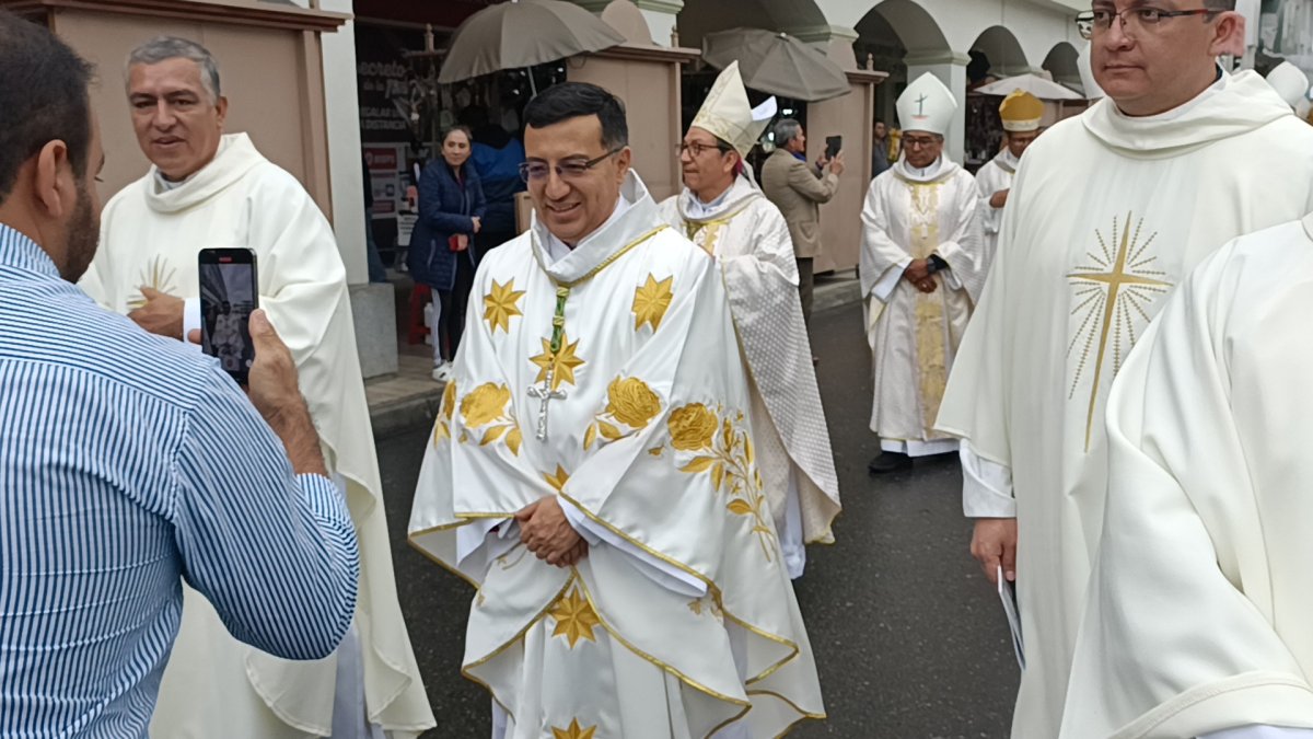 El sacerdote Simón Bolívar Sánchez fue designado por el Papa para este cargo.