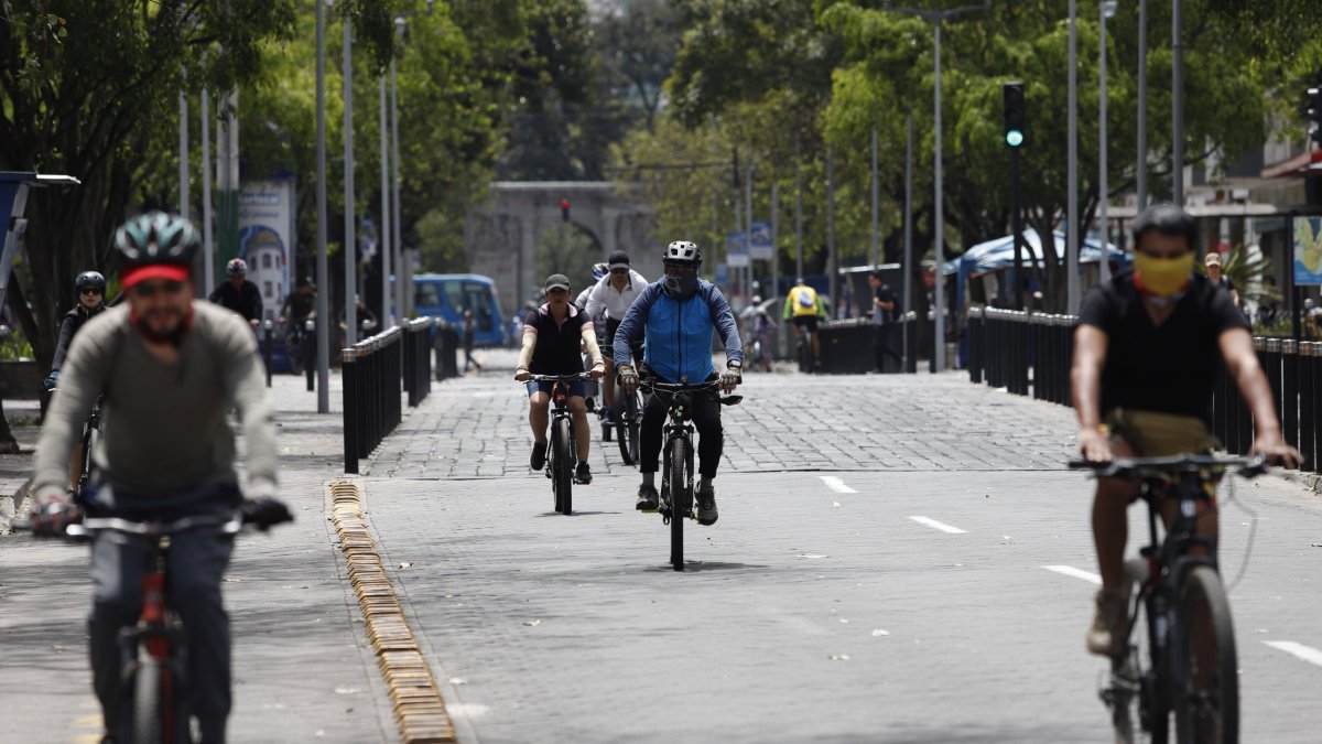 El paseo dominical, antes conocido como ciclopaseo, se realiza desde hace 22 años en Quito.