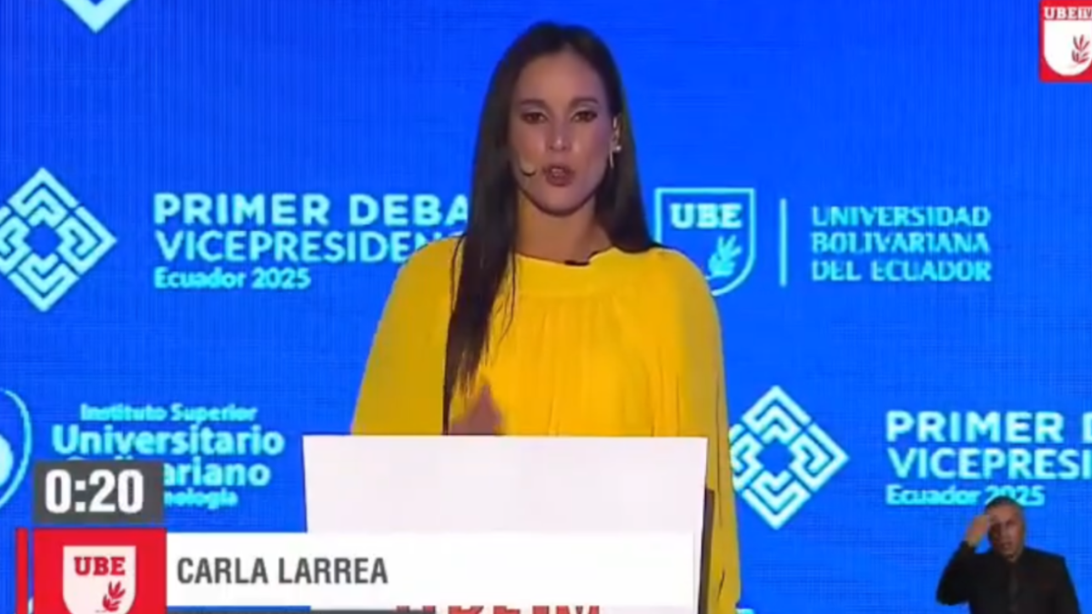 La compañera de fórmula de Henry Cucalón, Carla Larrea, en el debate.