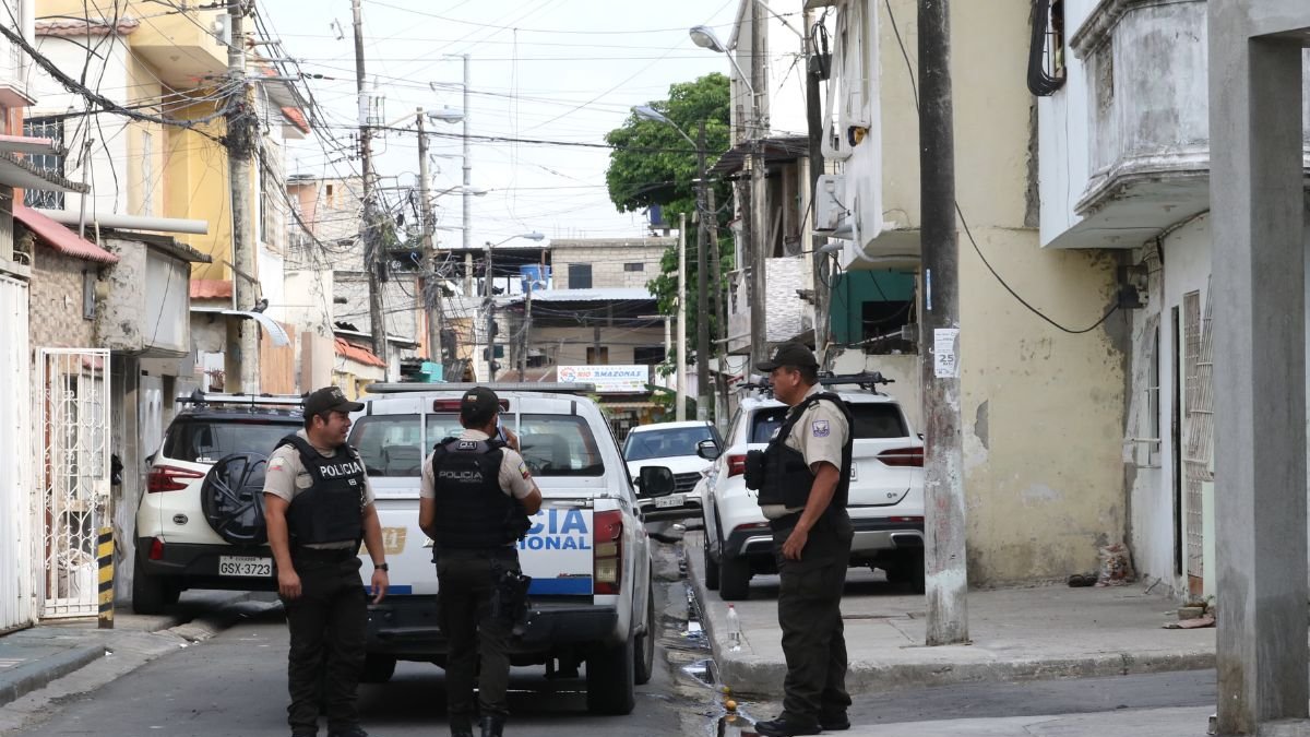 Este lunes hubo presencia policial para resguardar la zona.