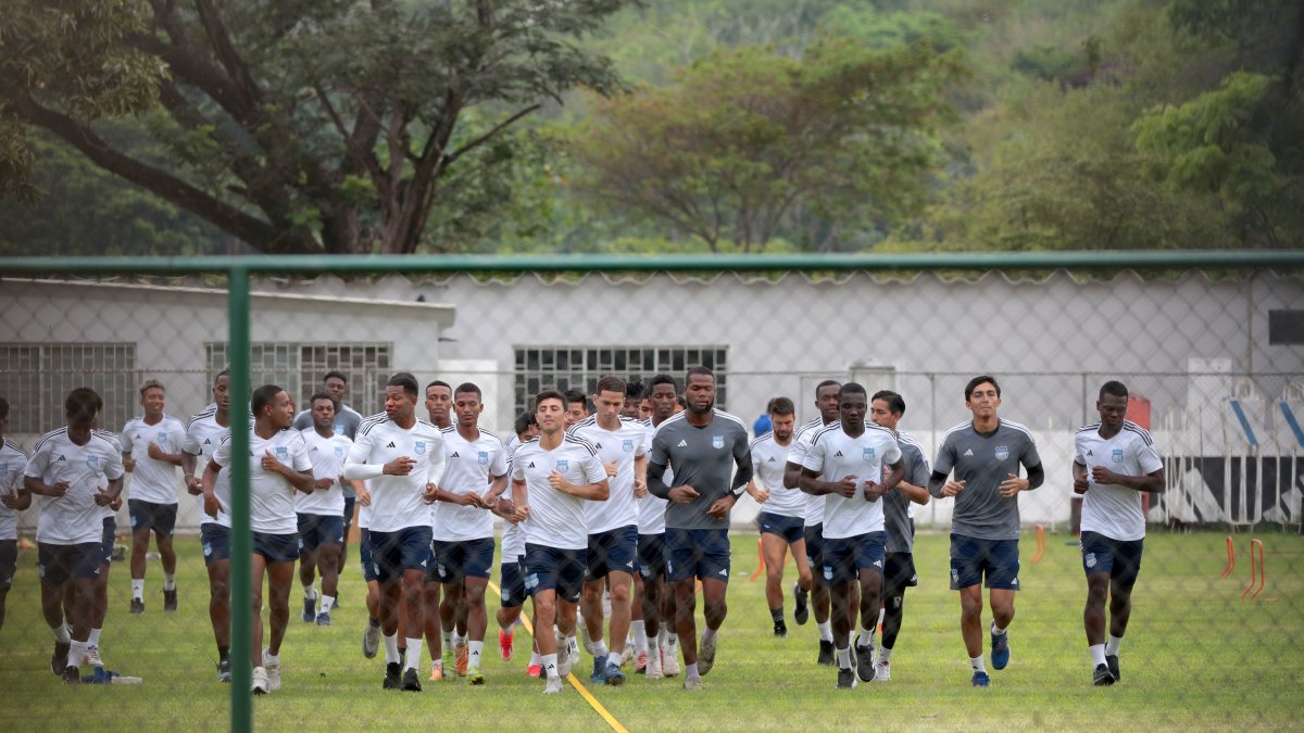 Emelec inició su pretemporada 2025 en el Polideportivo de Los Samanes, previo al viaje a Perú y Colombia