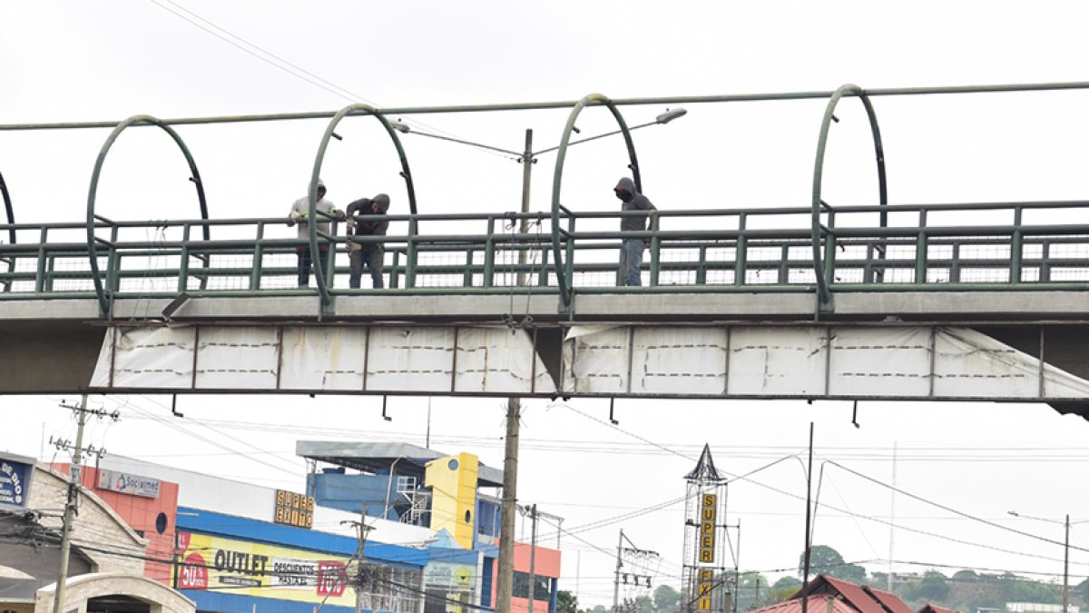 Municipio saca techados para evitar ocupación de indigentes