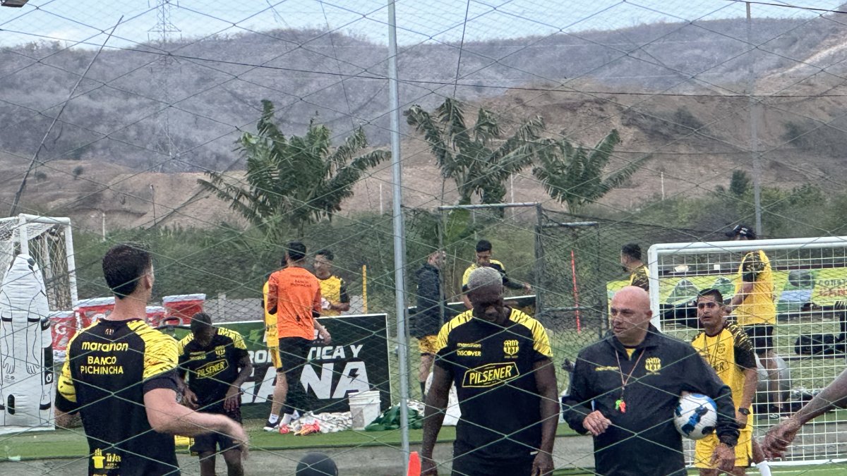 Felipe Caicedo en su primer entrenamiento con Barcelona.