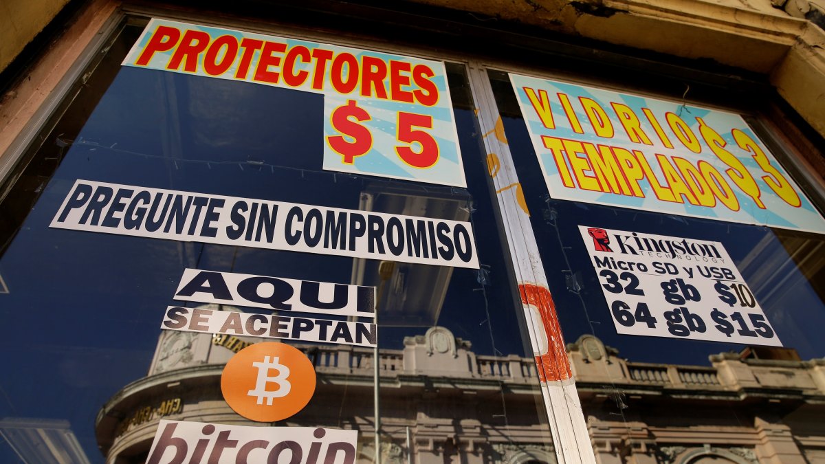 Criptomoneda.- Un negocio que acepta pagos en criptomoneda en El Salvador.