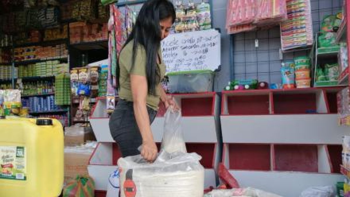 Quejas por aumento de robos en el mercado de Montebello.