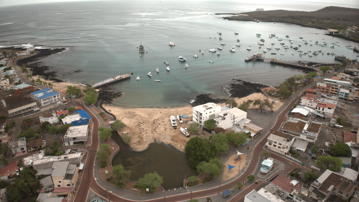 Imagen referencial/Turistas y residentes fueron evacuados de las islas en riesgo por la alerta de tsunami