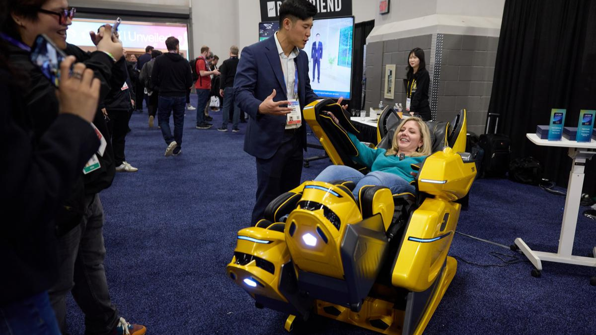 La Bodyfriend the Robot Massage Chair 733 combina tecnología avanzada y diseño biomimético para una experiencia de masaje personalizada y rehabilitación integral.