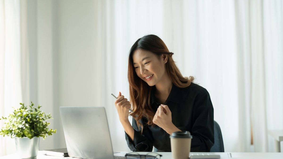 Estudio revela la hora exacta del día en donde somos más felices.