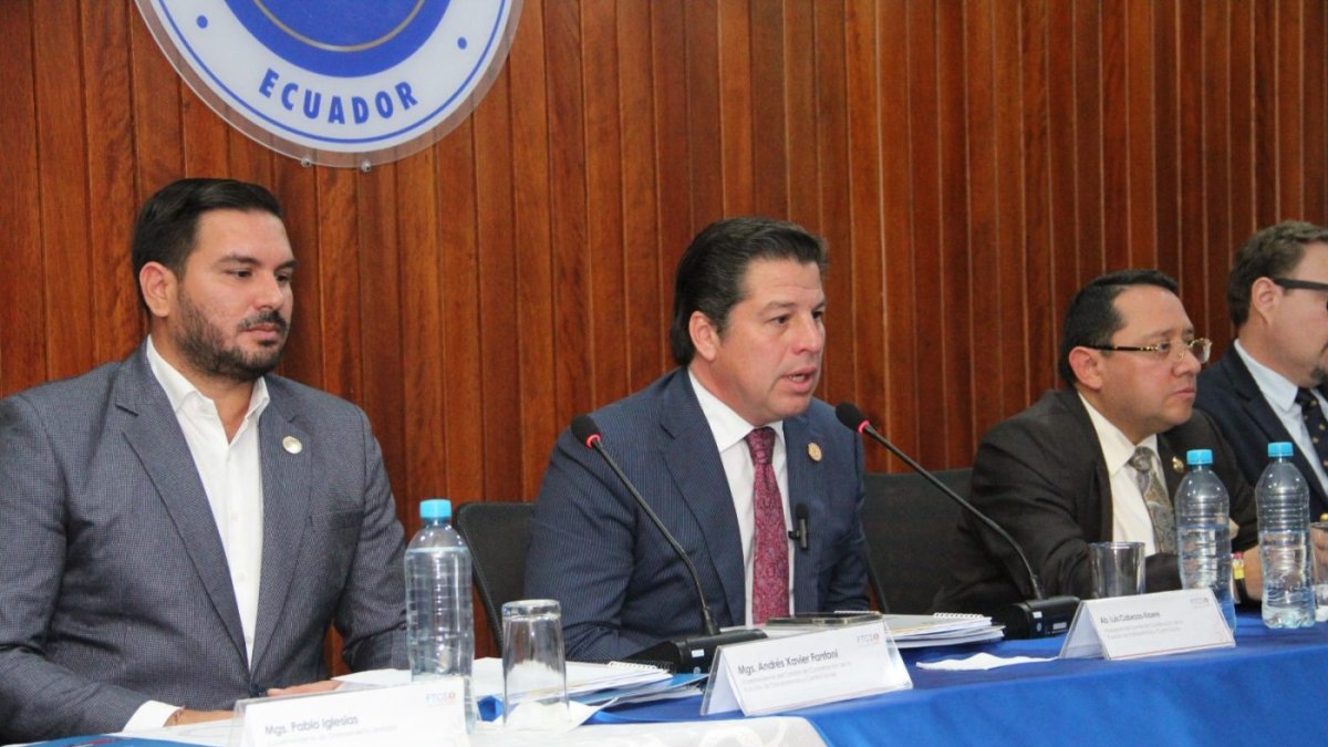 Andrés Fantoni (i) y Luis Cabezas-Klaere (c( son las nuevas autoridades.