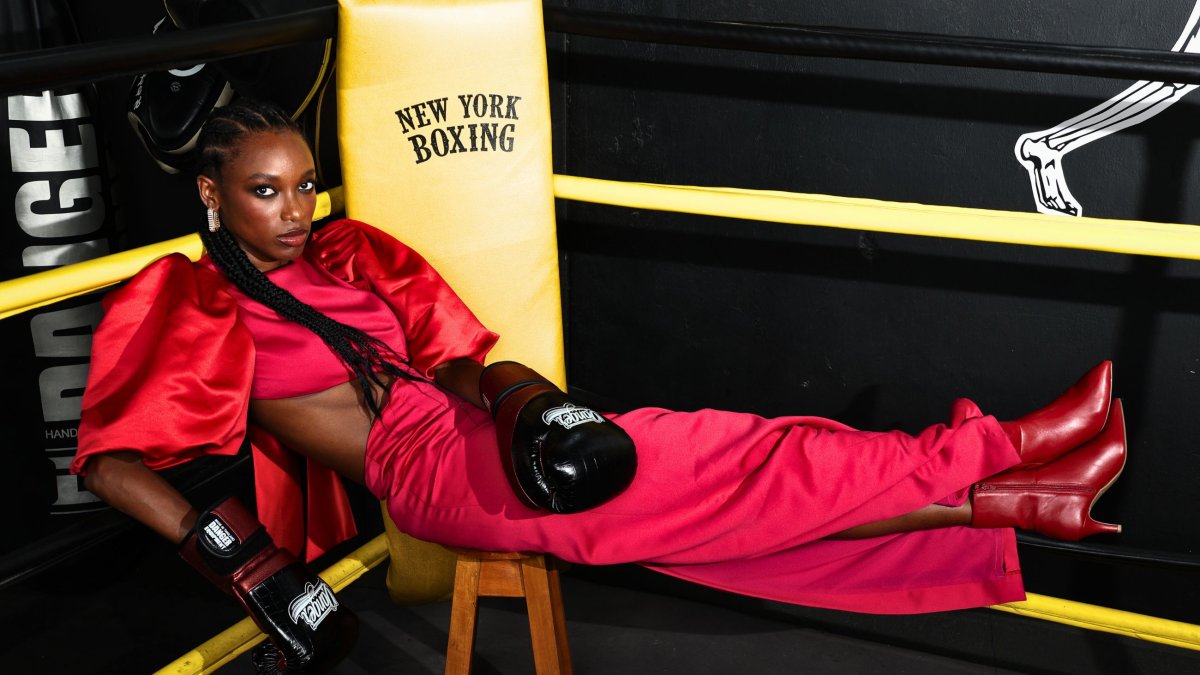 La modelo Nath Quiñónez practica box desde hace cinco años. Luce un vestido de Ornella Lebed. 