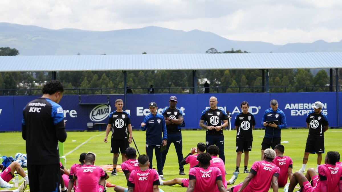 Javier Rabanal dirige al equipo al que será su debut como técnico en IDV.