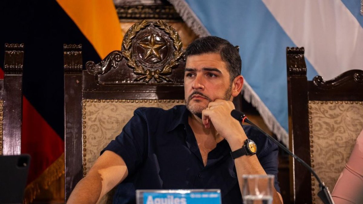 Aquiles Álvarez tilda de persecución política la suspensión de la acreditación ambiental.