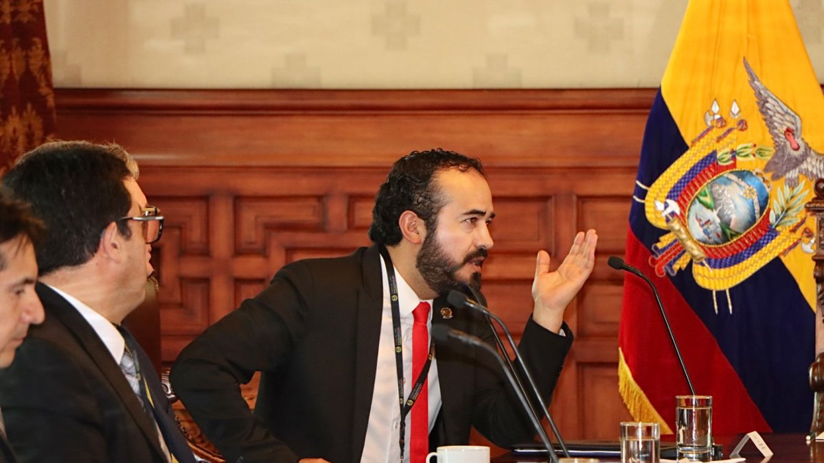 Patricio Maldonado, presidente de la Asociación de Municipalidades del Ecuador (AME), expresa su preocupación por la creciente violencia y la falta de seguridad para los alcaldes del país.