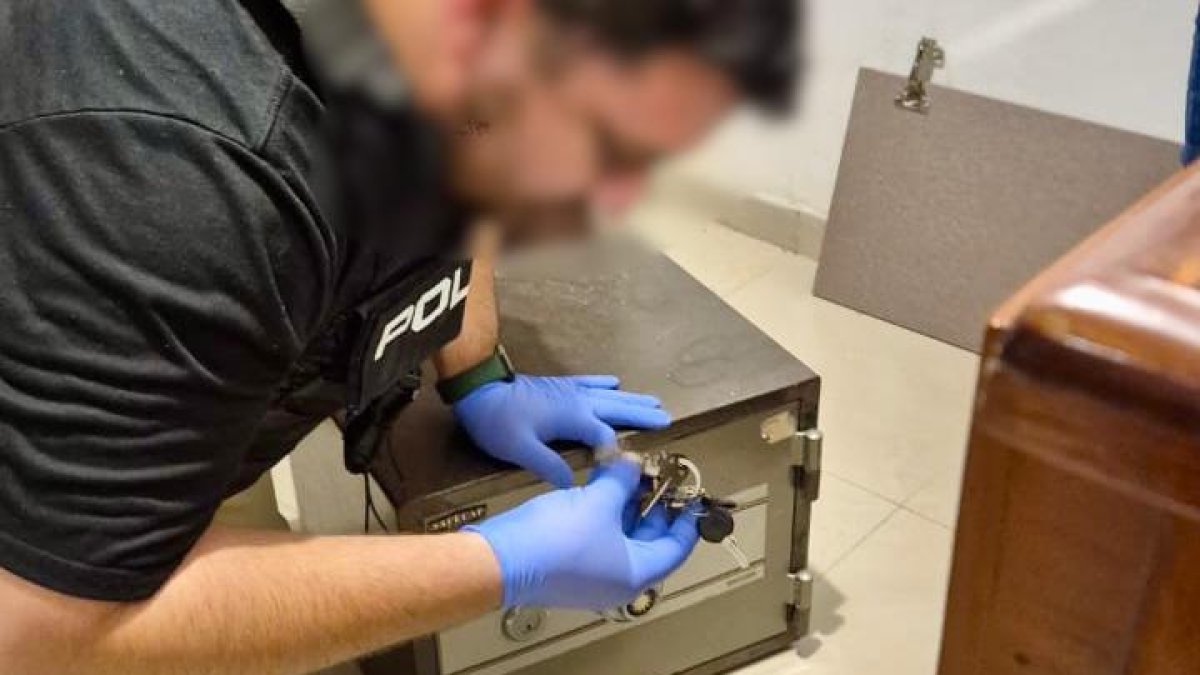 La Fiscalía ejecutó allanamientos en viviendas y oficinas de involucrados en el caso.