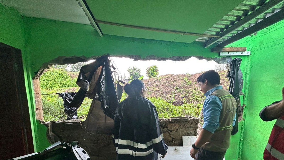 Una vivienda sufre un colapso por las fuertes lluvias.