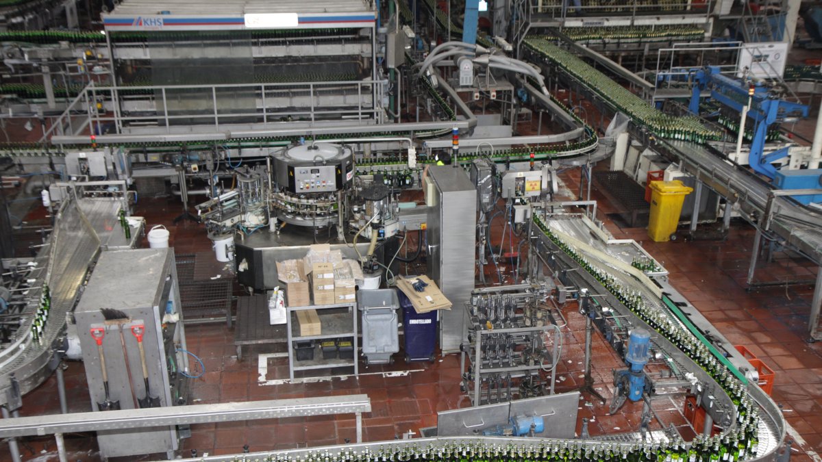 La elaboración de bebidas alcohólicas y no alcohólicas cayó un 10,3%, debido a la baja demanda.