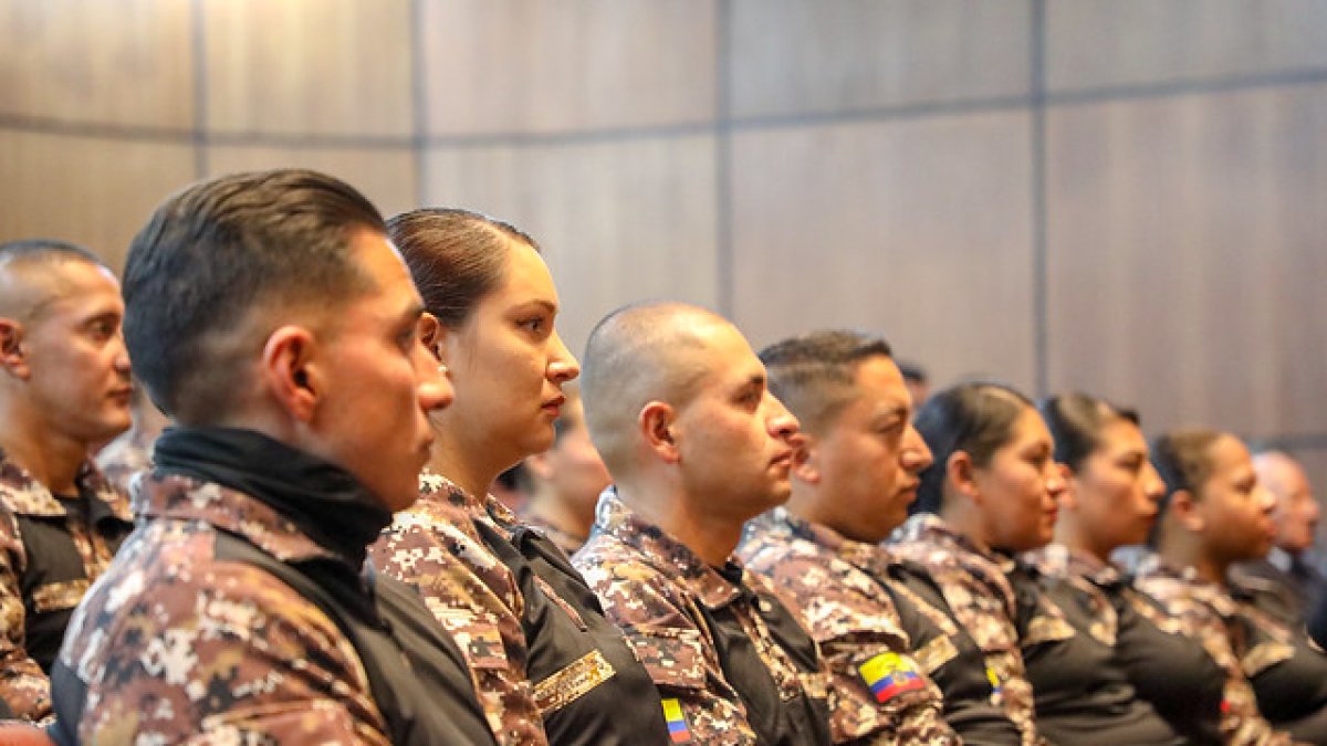 Proceso. Desde 2021 se ha incrementado el número de guias penitenciarios en Ecuador, pero aún no es suficiente para garantizar el control en las prisiones.