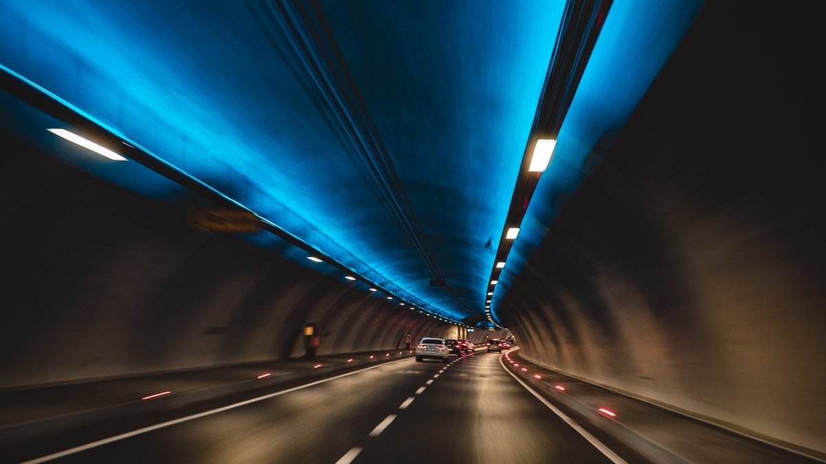 Referencial. Túnel automovilístico