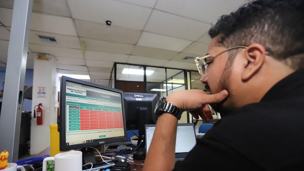 Situación. La mayoría de turnos en la ANT están agotados hasta marzo del 2024 en la provincia del Guayas.