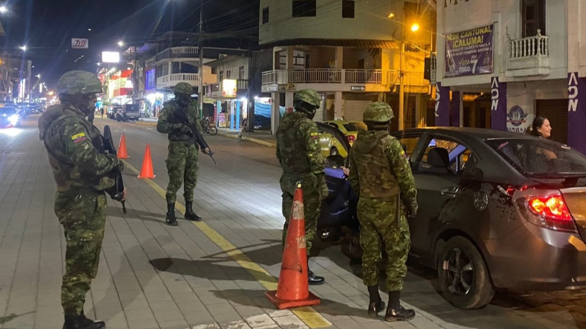Las FF.AA. colaboran con la seguridad interna en el marco de los estados de excepción.